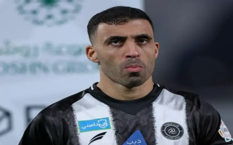 فوضى غرفة الملابس.. بن زكري يكشف كواليس أزمة التعاون وصدام حمد الله